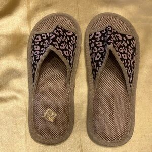 Stylish Women's Leopard Print brand new never worn Slippers